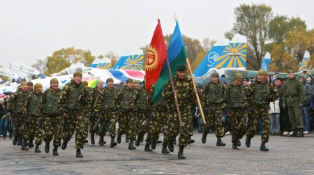 Кыргызстан просит о второй военной базе России