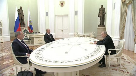 Алиев и Пашинян встретились, но рукопожатиями не обменялись. В Москве состоялись переговоры по Нагорному Карабаху