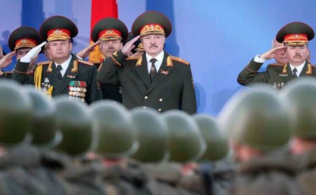 Лукашенко: Если начнётся война на Донбассе, Беларусь в стороне не останется (ВИДЕО)