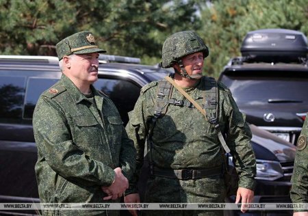 Белоруссия и Россия договорились о развертывании совместной группировки войск, — Лукашенко