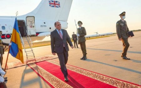 Министр обороны Британии тайно посетил Киев