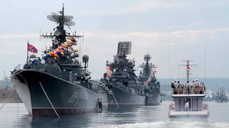 Американский адмирал потребовал открывать огонь по кораблям ВМФ России