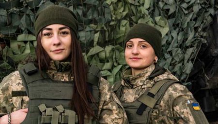 На Украине предлагают призывать в ВСУ женщин — The Times